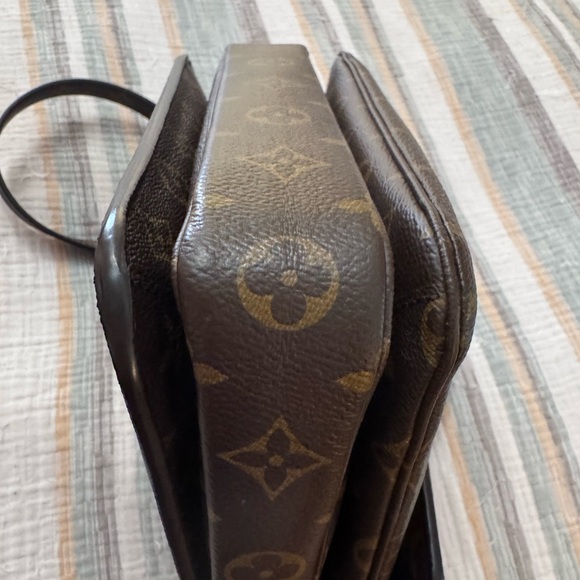 Authentic LV Pochette Métis Monogram - Picture 10 of 14